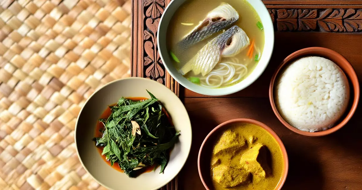 မြန်မာ့ရိုးရာ ဟင်းလျာများ — သမိုင်း၊ ချက်နည်းနှင့် ရန်ကုန် အစားအစာ လမ်းညွှန်