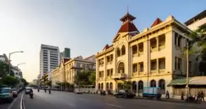 ရန်ကုန်၏ ကိုလိုနီခေတ် အဆောက်အအုံများ — သမိုင်း၊ ရပ်ကွက်လမ်းညွှန်နှင့် ထိန်းသိမ်းရေး