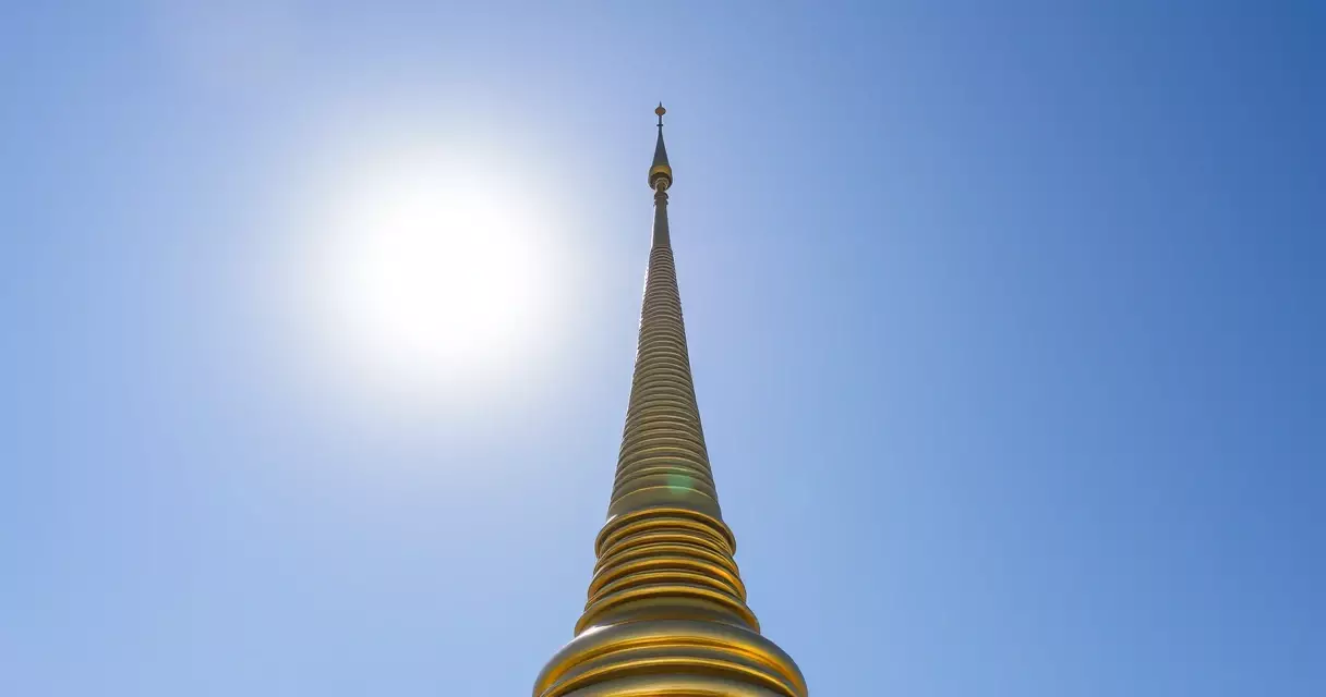 ရန်ကုန်မြို့ရှိ ရွှေရောင်စေတီထိပ်