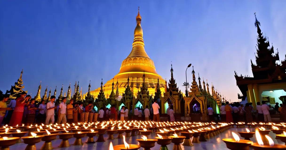 တပေါင်းလပြည့် ပွဲတော်ည ရွှေတိဂုံစေတီရှေ့တွင် ဆီမီးများ ပူဇော်နေသူများ