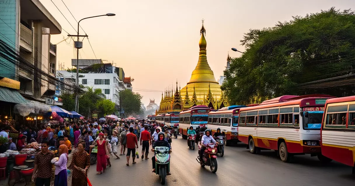 ပွဲတော်ရက်တွင် ရွှေတိဂုံအနီး လူစည်ကားသော ရန်ကုန်လမ်းမနှင့် ဘတ်စ်ကားများ